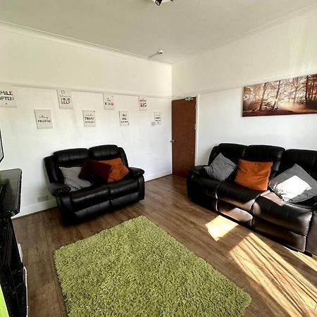 Spacious Holiday Home Near Tube Station - By Starlet Stays London Kültér fotó